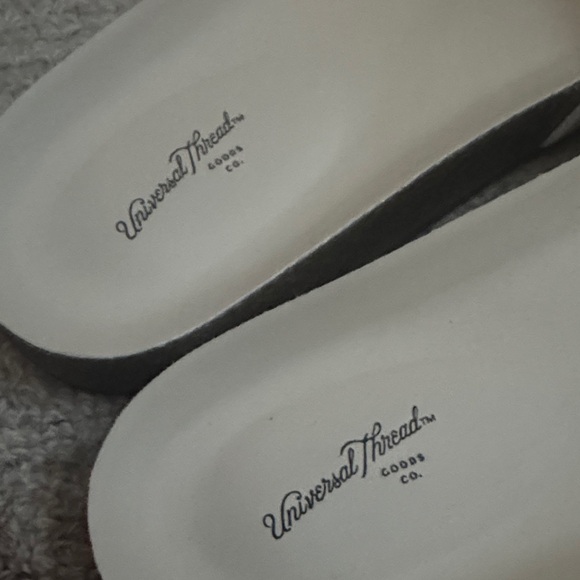 Universal Thread Sandal - Picture 6 of 7